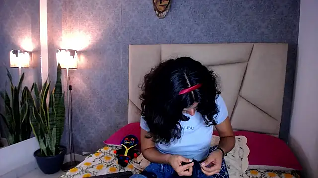 Akane Uwu online show from 16, 9, 2025