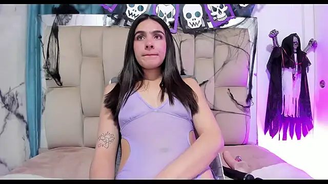 dafne queenn online show from 17, 10, 2025