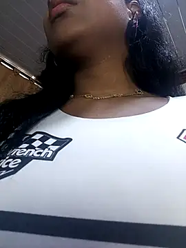 AnnieScott  online show from 8, 11, 2025