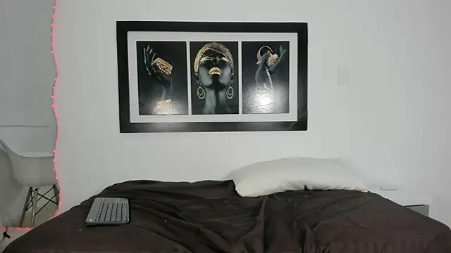 zoee lovv online show from 18, 9, 2025