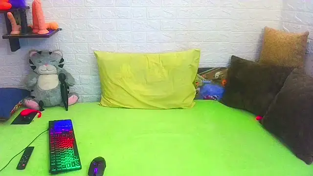 Snapshot of RedHousewife chatting on 19, 2, 2025 RedHousewife online show from 19, 2, 2025