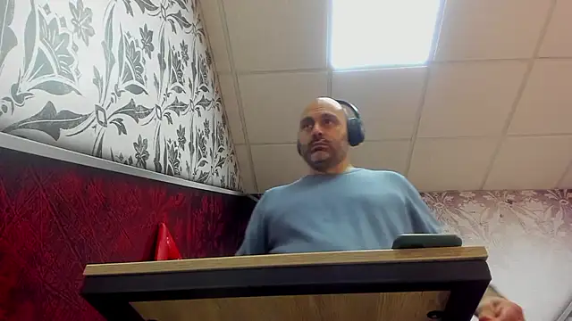 Snapshot of Gabriel_Harmant chatting on 2, 12, 2024 Gabriel Harmant online show from 2, 12, 2024