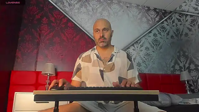 Snapshot of Gabriel_Harmant chatting on 4, 12, 2024 Gabriel Harmant online show from 4, 12, 2024