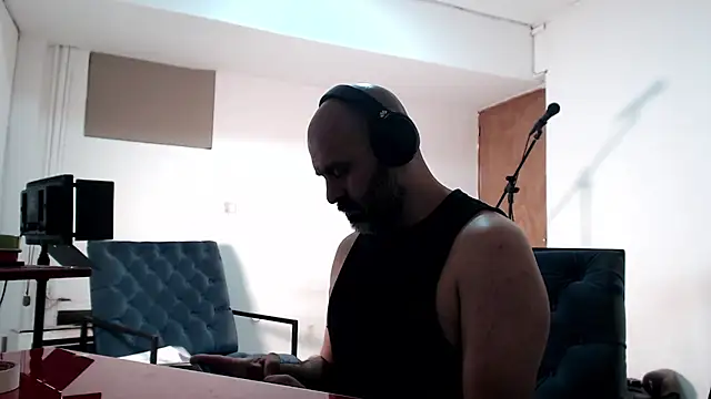 Snapshot of Gabriel_Harmant chatting on 18, 12, 2024 Gabriel Harmant online show from 18, 12, 2024