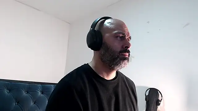 Snapshot of Gabriel_Harmant chatting on 20, 12, 2024 Gabriel Harmant online show from 20, 12, 2024