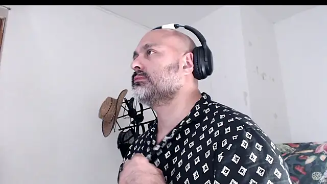 Snapshot of Gabriel_Harmant chatting on 8, 1, 2026 Gabriel Harmant online show from 8, 1, 2026