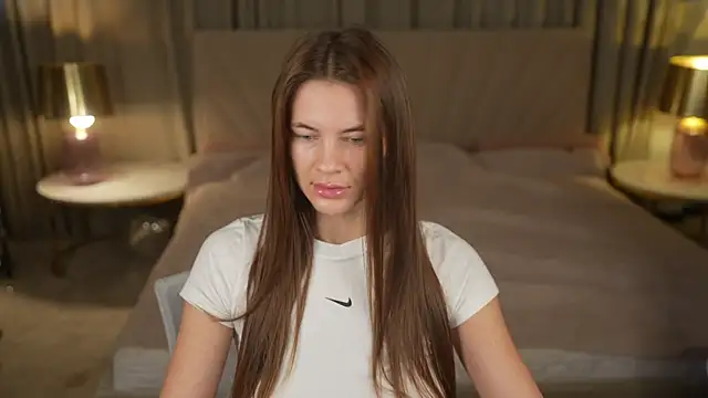 Julia  Star  online show from 30, 9, 2025