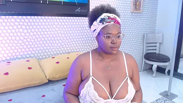 Snapshot of Makena_gh chatting on 15, 2, 2025 Makena gh online show from 15, 2, 2025