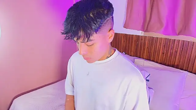 kiing azahell online show from 9, 3, 2026