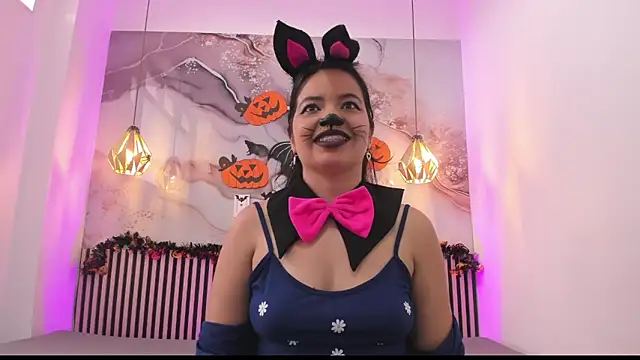 Snapshot of EvelynSweet1 chatting on 31, 10, 2025 EvelynSweet1 online show from 31, 10, 2025