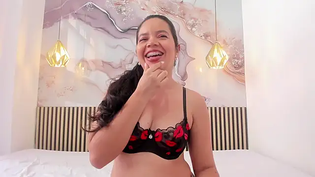 Snapshot of EvelynSweet1 chatting on 25, 11, 2025 EvelynSweet1 online show from 25, 11, 2025