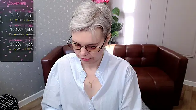 Snapshot of Cutie_Erikaa1 chatting on 3, 5, 2026 Cutie Erikaa1 online show from 3, 5, 2026