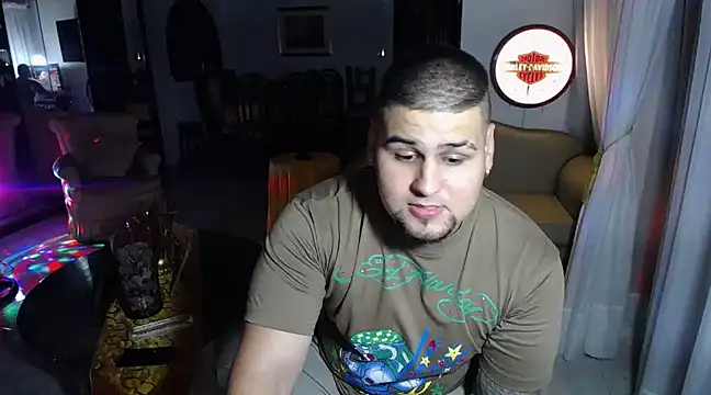 Snapshot of pitbullveryhot chatting on 27, 2, 2025 pitbullveryhot online show from 27, 2, 2025