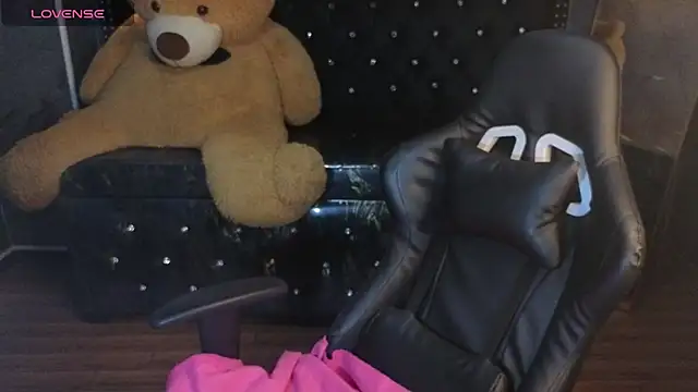 Kitty fox b online show from 29, 10, 2025