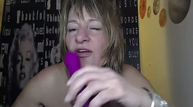 Snapshot of BettyDavisX chatting on 9, 12, 2024 BettyDavisX online show from 9, 12, 2024