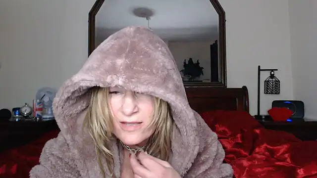 Snapshot of BettyDavisX chatting on 8, 1, 2025 BettyDavisX online show from 8, 1, 2025