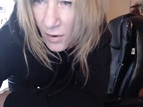 Snapshot of BettyDavisX chatting on 11, 2, 2025 BettyDavisX online show from 11, 2, 2025