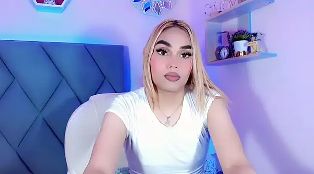 Snapshot of Hallyhott chatting on 3, 12, 2024 Hallyhott online show from 3, 12, 2024