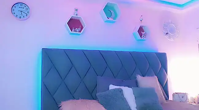 Snapshot of Hallyhott chatting on 8, 12, 2024 Hallyhott online show from 8, 12, 2024