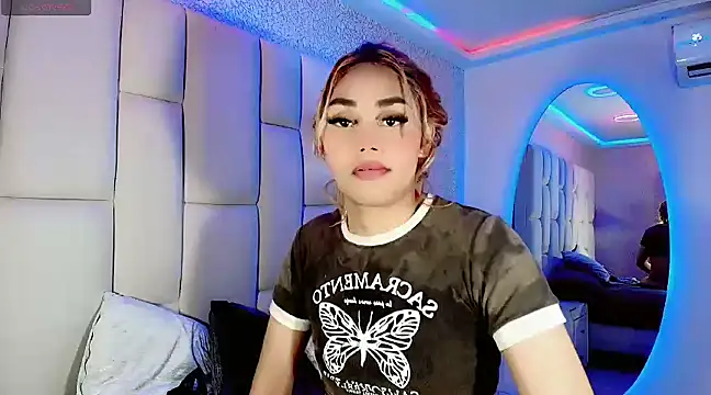 Snapshot of Hallyhott chatting on 9, 3, 2025 Hallyhott online show from 9, 3, 2025