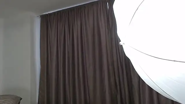 Snapshot of aleejhandraa chatting on 3, 10, 2025 aleejhandraa online show from 3, 10, 2025