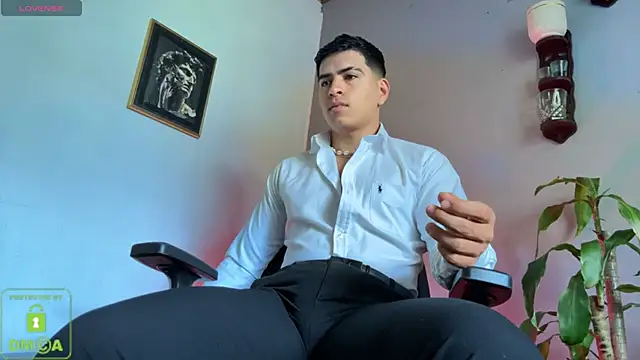 Snapshot of Adrian_Mill3r chatting on 4, 11, 2025 Adrian Mill3r online show from 4, 11, 2025