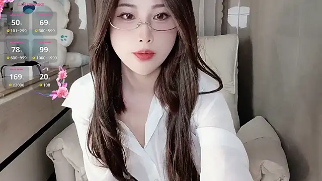 Snapshot of Blossom-666 chatting on 18, 9, 2025 Blossom-666 online show from 18, 9, 2025