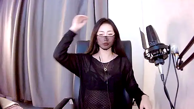 Snapshot of Fang-Xiaojie chatting on 20, 12, 2024 Fang-Xiaojie online show from 20, 12, 2024