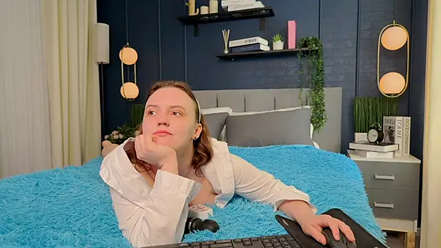 Lella Ryann  online show from 8, 1, 2025