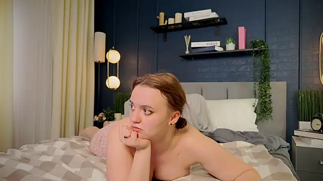 Lella Ryann  online show from 19, 1, 2025