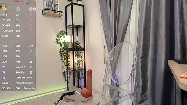 Lella Ryann  online show from 14, 2, 2025