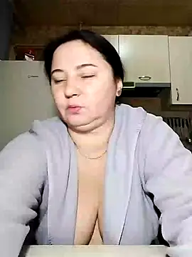 Snapshot of Holly-69 chatting on 1, 1, 2025 Holly-69 online show from 1, 1, 2025