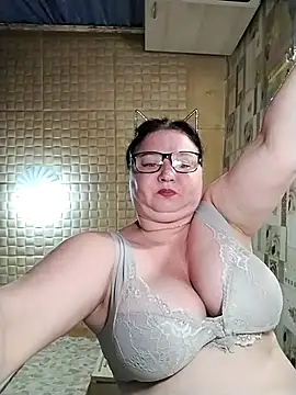 Snapshot of Holly-69 chatting on 2, 7, 2026 Holly-69 online show from 2, 7, 2026