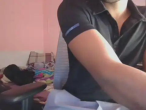 Snapshot of KissesBoyAD chatting on 5, 11, 2025 KissesBoyAD online show from 5, 11, 2025