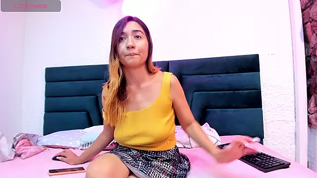 LisaWhite  online show from 1, 12, 2024