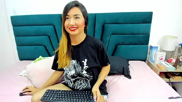 LisaWhite  online show from 3, 3, 2025