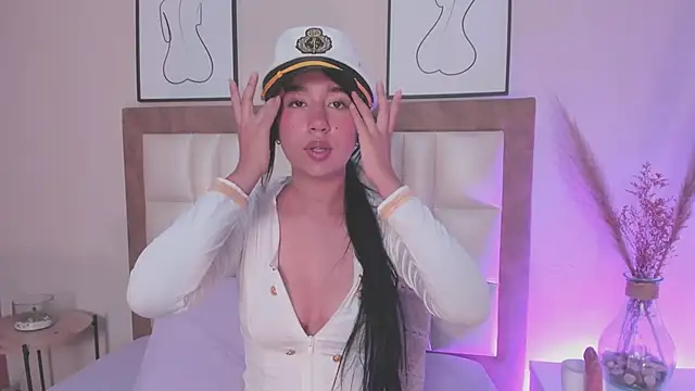 LaraGoldd online show from 6, 10, 2025