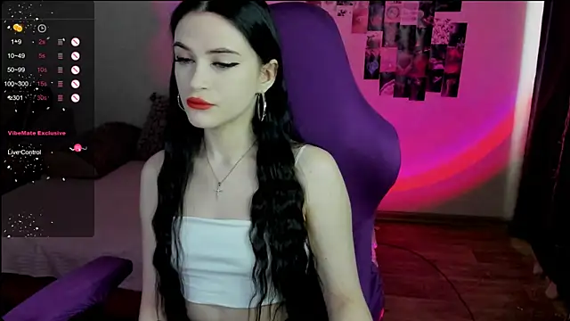 Molly Crystall online show from 7, 3, 2025