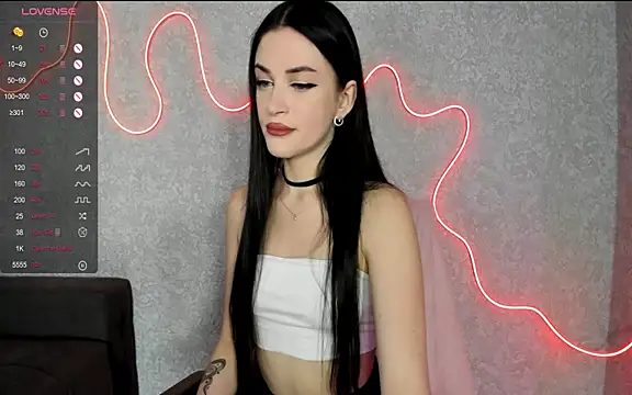 Molly Crystall online show from 10, 10, 2025