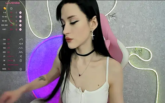 Molly Crystall online show from 8, 4, 2026