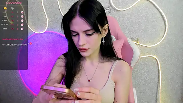 Molly Crystall online show from 11, 5, 2026