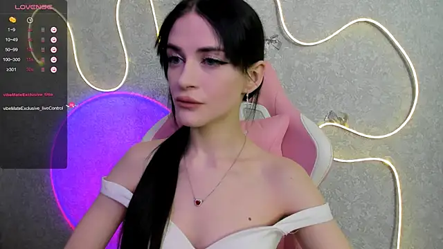 Molly Crystall online show from 12, 5, 2026