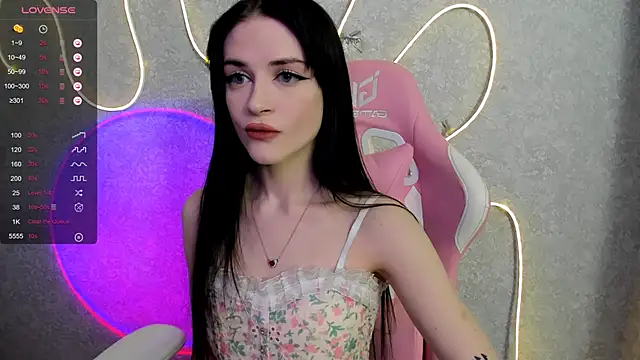 Molly Crystall online show from 15, 5, 2026