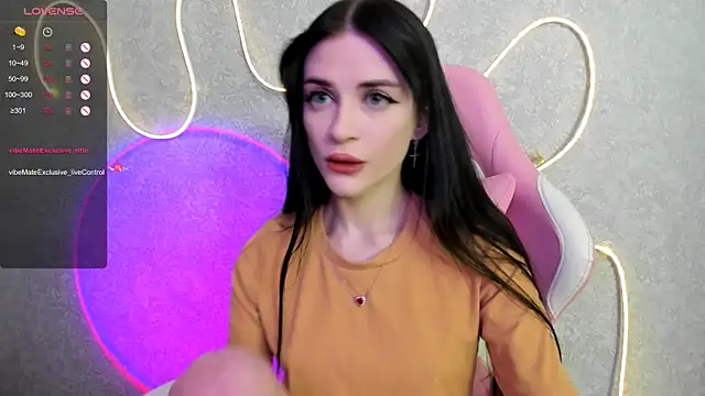 Molly Crystall online show from 18, 5, 2026