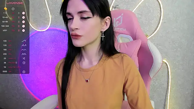Molly Crystall online show from 18, 5, 2026