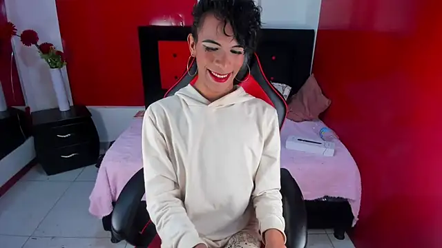 Snapshot of Strella_ferrera chatting on 4, 3, 2025 Strella ferrera online show from 4, 3, 2025