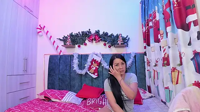 Julia Ahnn online show from 2, 1, 2025