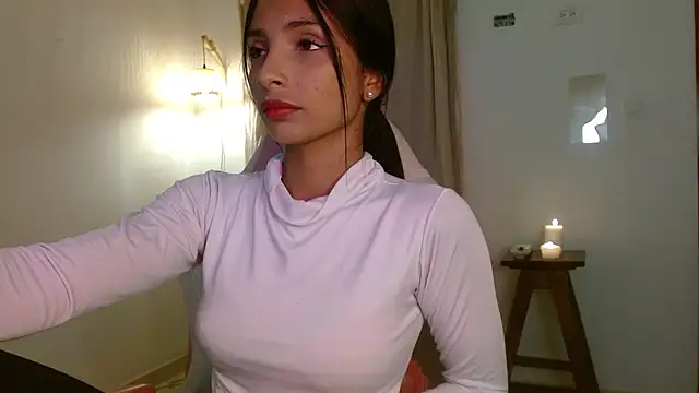 Snapshot of AnnitaSerna_ chatting on 8, 4, 2026 AnnitaSerna online show from 8, 4, 2026