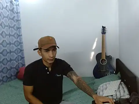 Snapshot of latino_hotxxx chatting on 12, 11, 2025 latino hotxxx online show from 12, 11, 2025