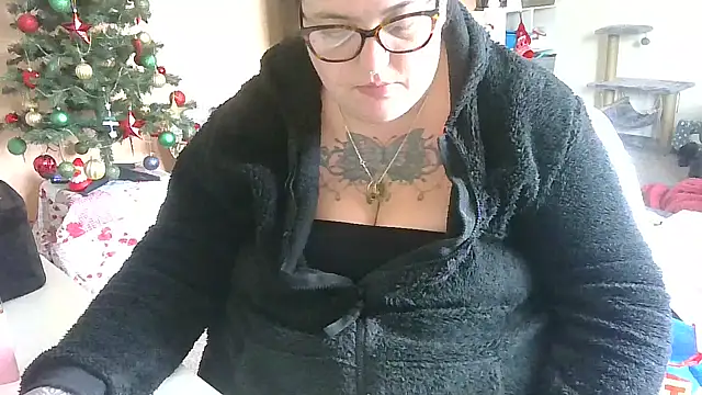 peachy-paige online show from 12, 12, 2024